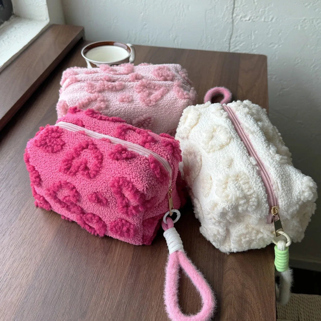 Plush Makeup Bag with Handle – Soft Travel Cosmetic Organizer, Cute Aesthetic Storage Pouch