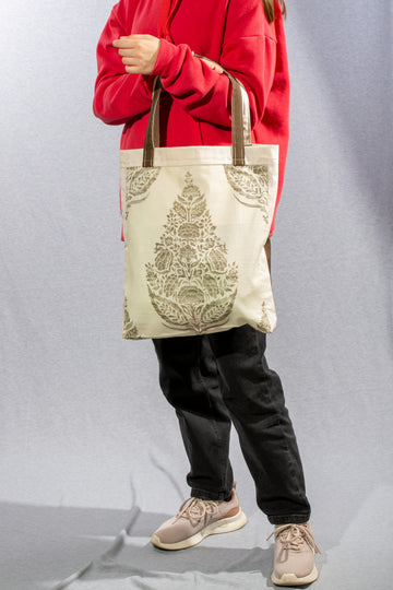 Foldable Everyday Tote – Aesthetic & Reusable Carry Bag